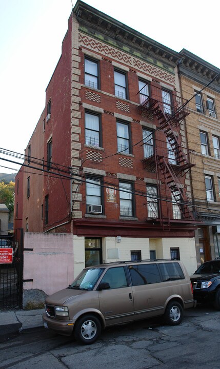 110 School St in Yonkers, NY - Building Photo