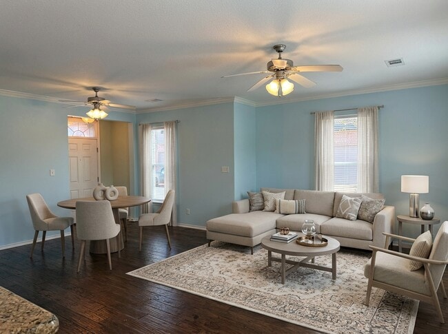 1425 W Villa Maria Rd in Bryan, TX - Building Photo - Building Photo