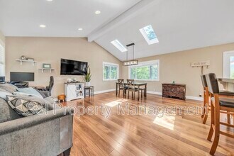 20800 Locust Dr in Los Gatos, CA - Foto de edificio - Building Photo