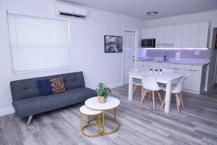 1109 Douglas Rd in Miami, FL - Building Photo