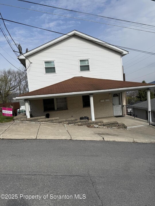 1119 Taylor Ave in Dunmore, PA - Building Photo