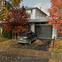 7554 Darcel Ave in Mississauga, ON - Building Photo
