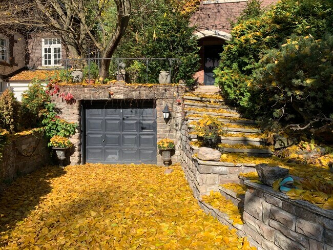 74 Poplar Plains Cres in Toronto, ON - Building Photo - Building Photo