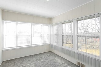 5004 Glenside Dr in Kansas City, MO - Building Photo - Building Photo