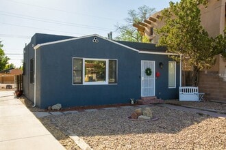 217 Cornell Dr SE in Albuquerque, NM - Foto de edificio - Building Photo