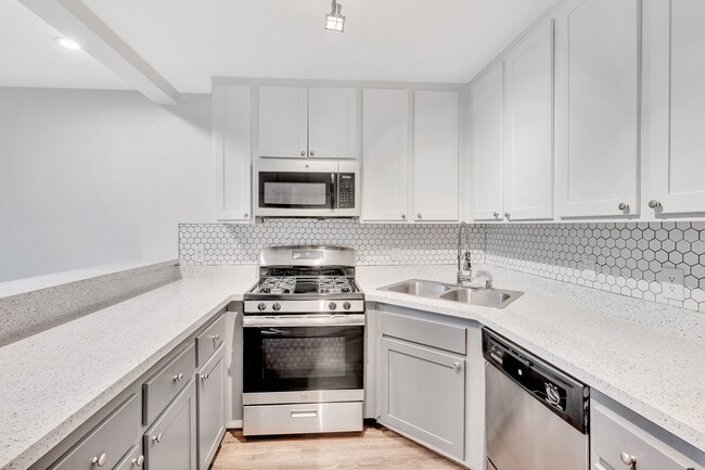 Lakehouse Apartments in Lake Elsinore, CA - Building Photo - Interior Photo