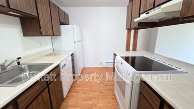 613 Wilbert Ave in Bremerton, WA - Building Photo - Building Photo