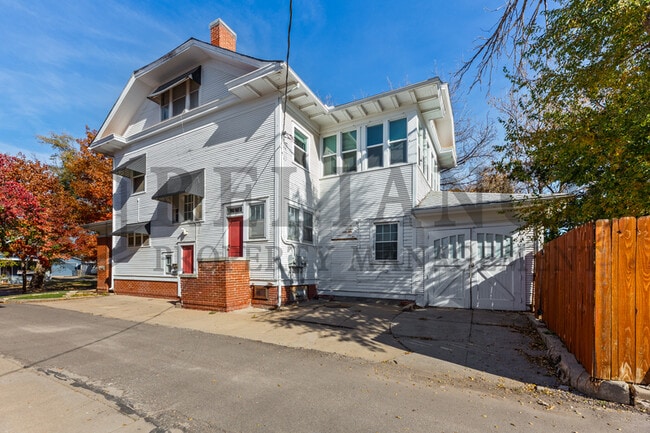 3325 E Victor in Wichita, KS - Foto de edificio - Building Photo