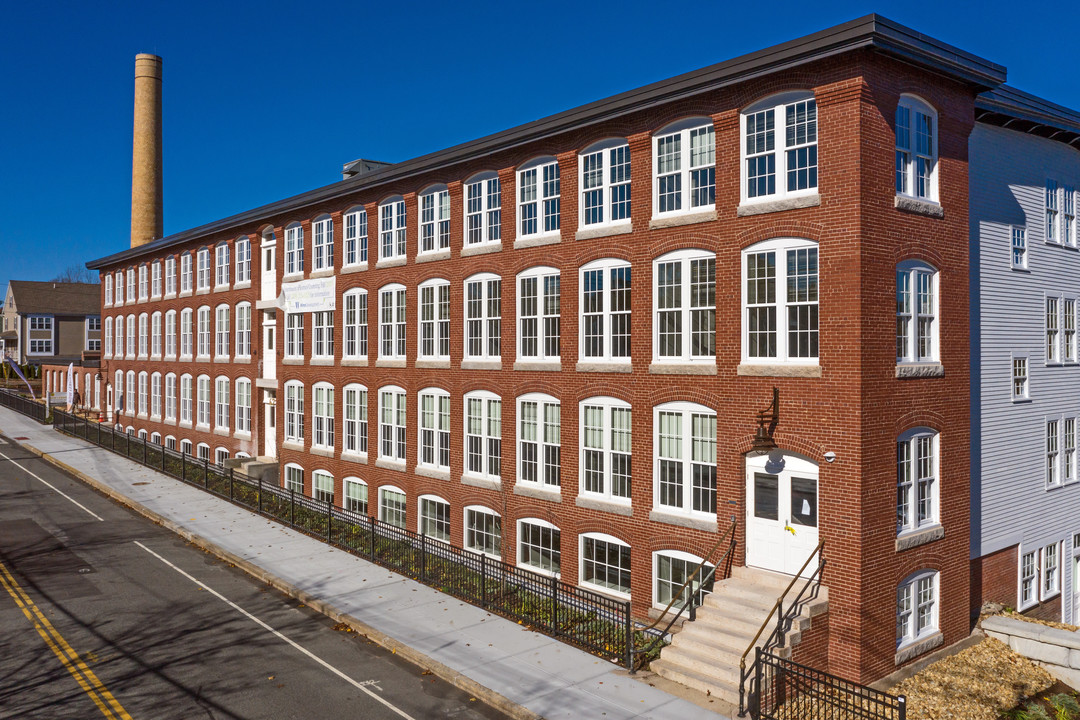 Sterling Lofts (A 55+ Community) in Attleboro, MA - Foto de edificio