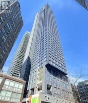 8 Wellesley St W in Toronto, ON - Building Photo