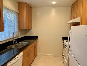 703-703 Curtis Way in Menlo Park, CA - Building Photo - Building Photo