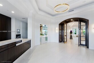 3802 NE 207th St in Aventura, FL - Building Photo - Building Photo