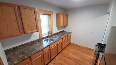 1679 29th St NE in Cedar Rapids, IA - Building Photo - Building Photo