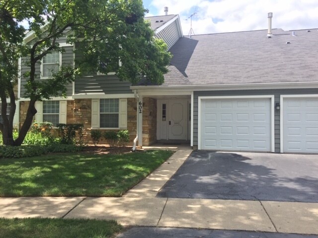 602 Stone Cir Ct in Schaumburg, IL - Building Photo