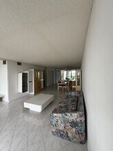 1000 Parkview Dr in Hallandale Beach, FL - Building Photo - Building Photo