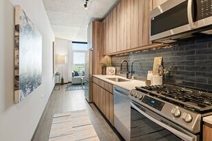 187 N Ashland Ave in Chicago, IL - Building Photo