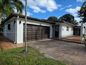 690 NW 68th Ave in Plantation, FL - Building Photo - Building Photo