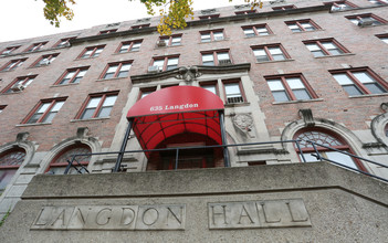 Langdon Hall Apartments in Madison, WI - Foto de edificio - Building Photo