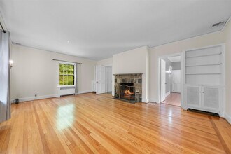 341 Furnace Dock Rd in Cortlandt, NY - Building Photo - Building Photo