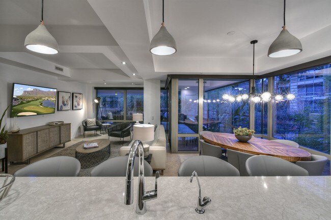 7167 E Rancho Vista Dr-Unit -2005 in Scottsdale, AZ - Building Photo - Building Photo