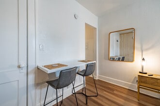 Satoshi Sol-FULLY FURNISHED AND ALL INCLUSIVE in St. Petersburg, FL - Foto de edificio - Interior Photo