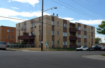 Chester Street Apartments in Aurora, CO - Building Photo - Building Photo