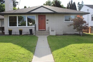 2 S Garfield Ave in Wenatchee, WA - Building Photo
