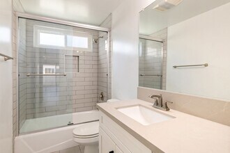 Kling Trio Apartments in Valley Village, CA - Building Photo - Building Photo