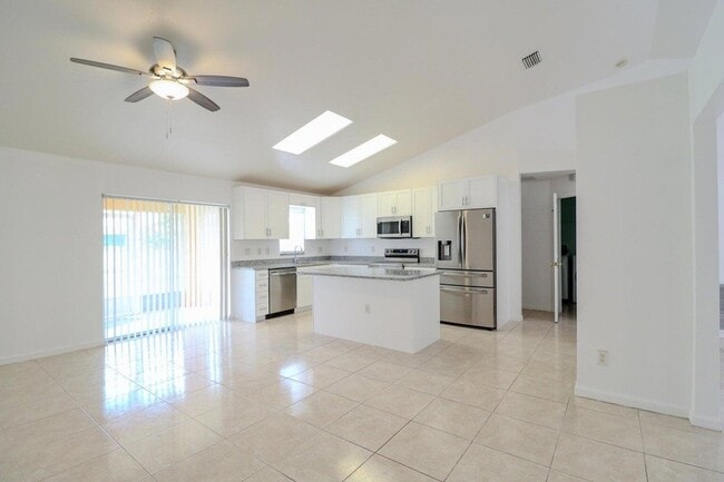 3631 SW Kasin St in Port St. Lucie, FL - Building Photo - Building Photo
