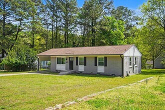 1633 Bruce Cir in Raleigh, NC - Building Photo - Building Photo