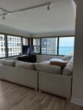 247 E Chestnut St in Chicago, IL - Foto de edificio - Building Photo