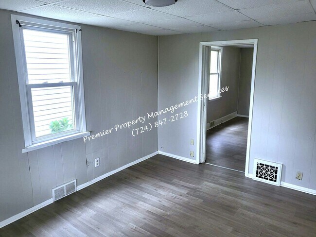 1205 Crescent Ave in Ellwood City, PA - Building Photo - Building Photo