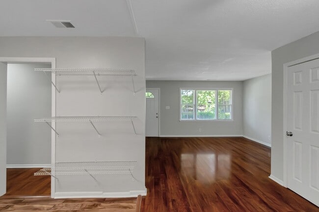 487 Oakside Dr SW in Atlanta, GA - Building Photo - Building Photo