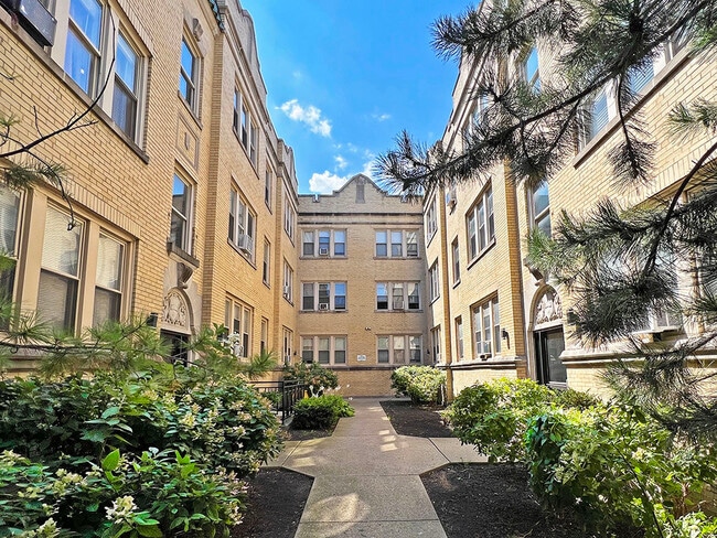 property at 2410 N Kilbourn Ave