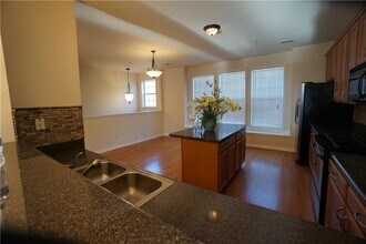 4652 Creekside Villas Way in Smyrna, GA - Building Photo - Building Photo