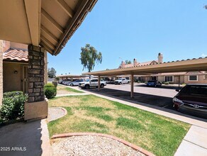 4601 N 102nd Ave in Phoenix, AZ - Foto de edificio - Building Photo