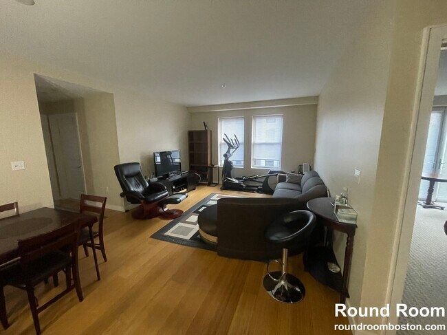 16 Miner St, Unit 402 in Boston, MA - Foto de edificio - Building Photo