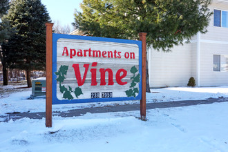 Apartments on Vine in West Des Moines, IA - Building Photo - Building Photo