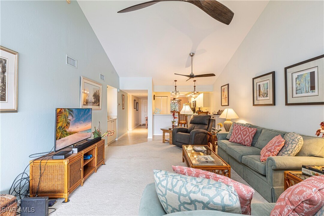 4410 Chantelle Dr in Naples, FL - Building Photo