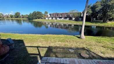 9113 Lime Tree Ln in Pembroke Pines, FL - Building Photo - Building Photo