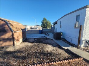 1121 Pawnee Ln in Henderson, NV - Building Photo - Building Photo