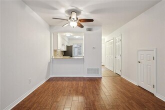 4083 Division St, Unit 4083 in Metairie, LA - Foto de edificio - Building Photo