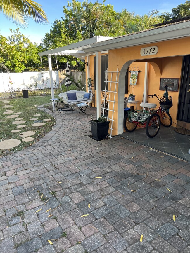 5172 Pine Tree Dr in Delray Beach, FL - Building Photo - Building Photo