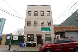 543 47th Ave in Long Island City, NY - Building Photo - Building Photo