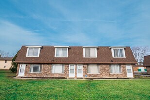 7654 Whitcomb St, Unit D in Merrillville, IN - Building Photo