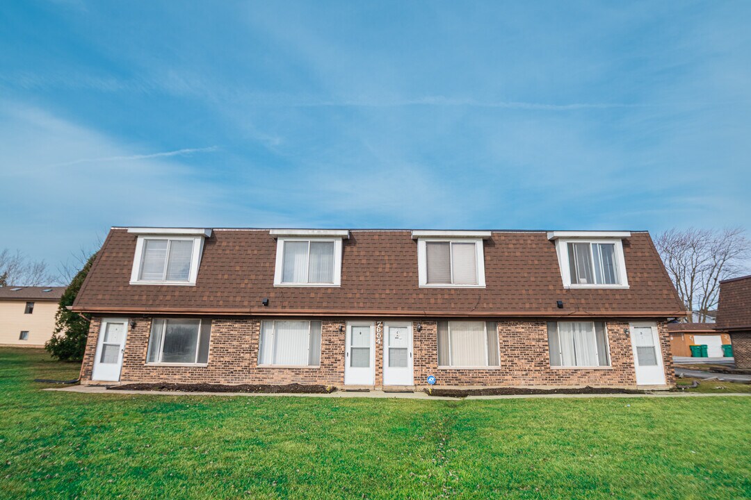 7654 Whitcomb St, Unit D in Merrillville, IN - Building Photo