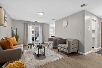 3 Louisburg Square in Nashua, NH - Building Photo - Building Photo