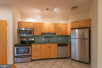 415 S 19th St in Philadelphia, PA - Building Photo - Building Photo