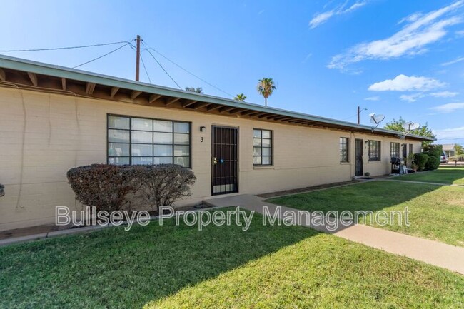 1921 E Osborn Rd in Phoenix, AZ - Foto de edificio - Building Photo