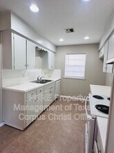 702 Alhambra Dr in Corpus Christi, TX - Building Photo - Building Photo